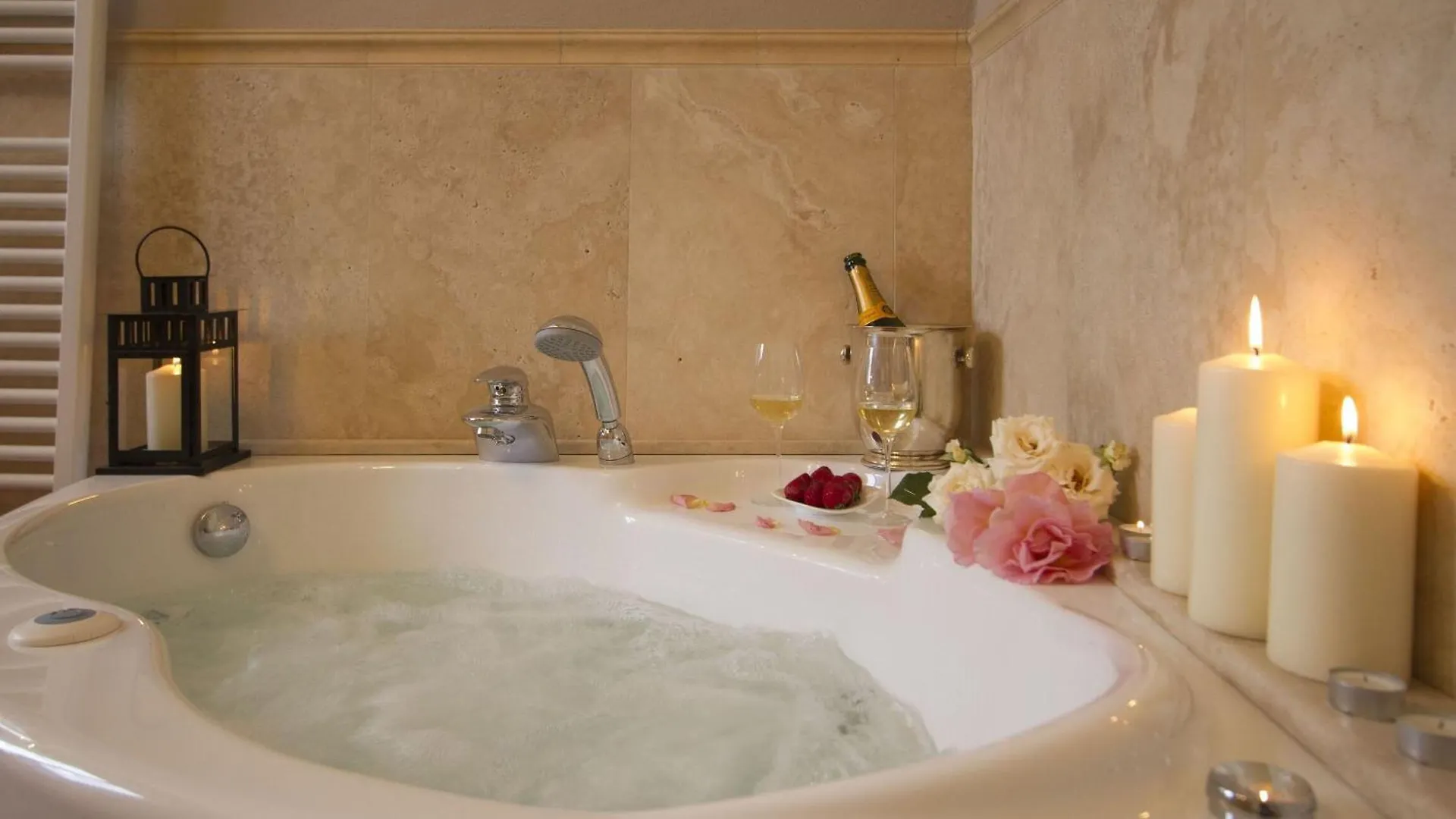 Cortona Suite 2*,